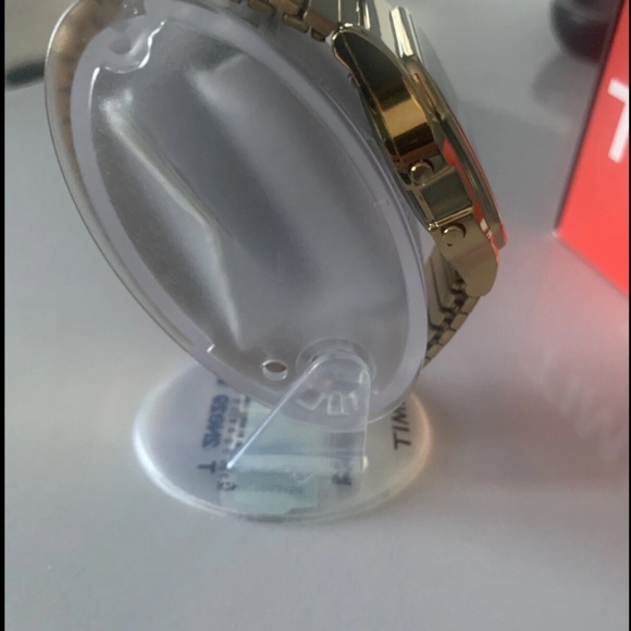 Timex Indiglo T2N029 - Gold - Picture 6 of 8